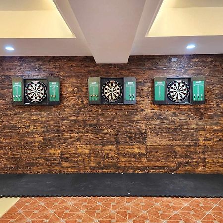 Burgundy Mckinley Place Service Apartment 马尼拉 外观 照片