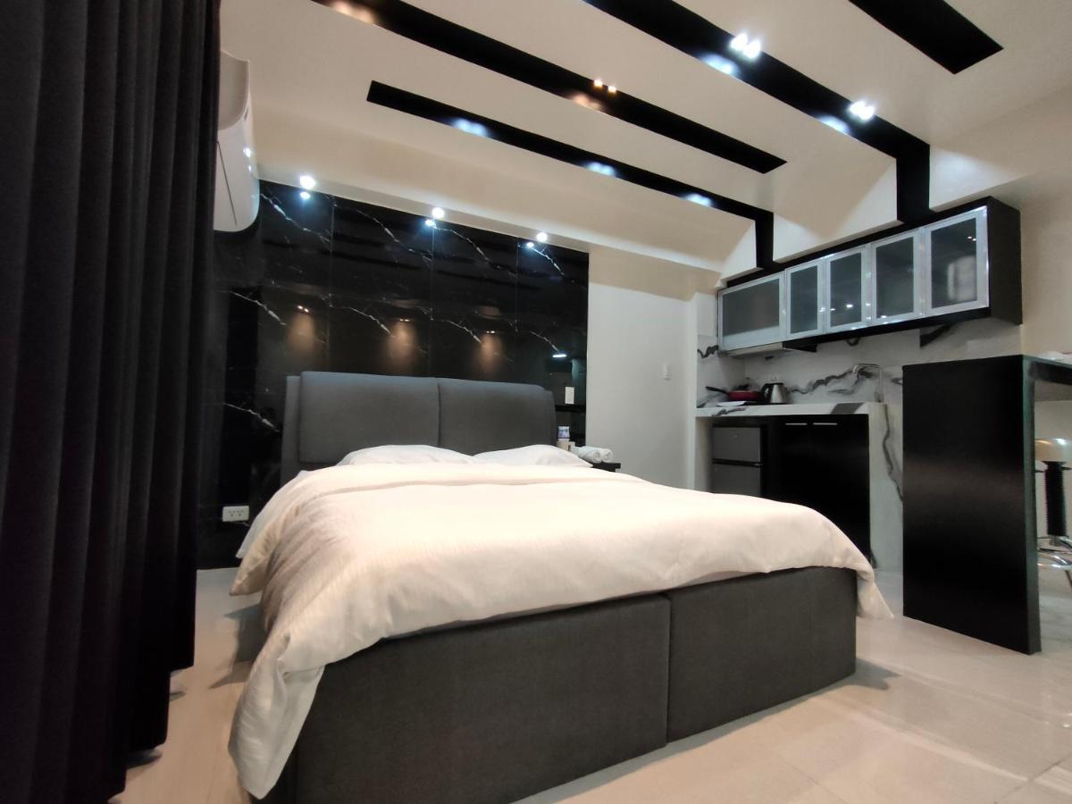 Burgundy Mckinley Place Service Apartment 马尼拉 外观 照片