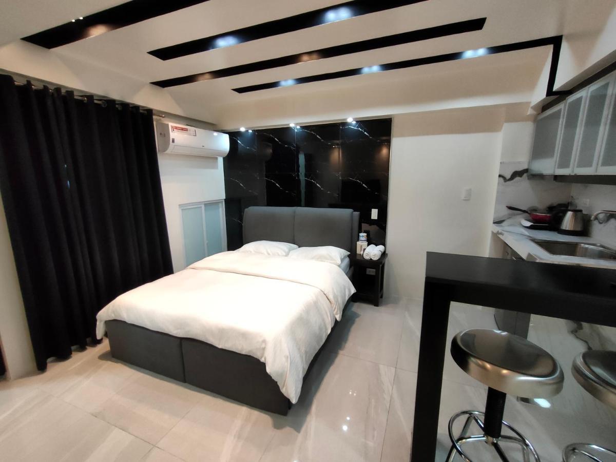 Burgundy Mckinley Place Service Apartment 马尼拉 外观 照片