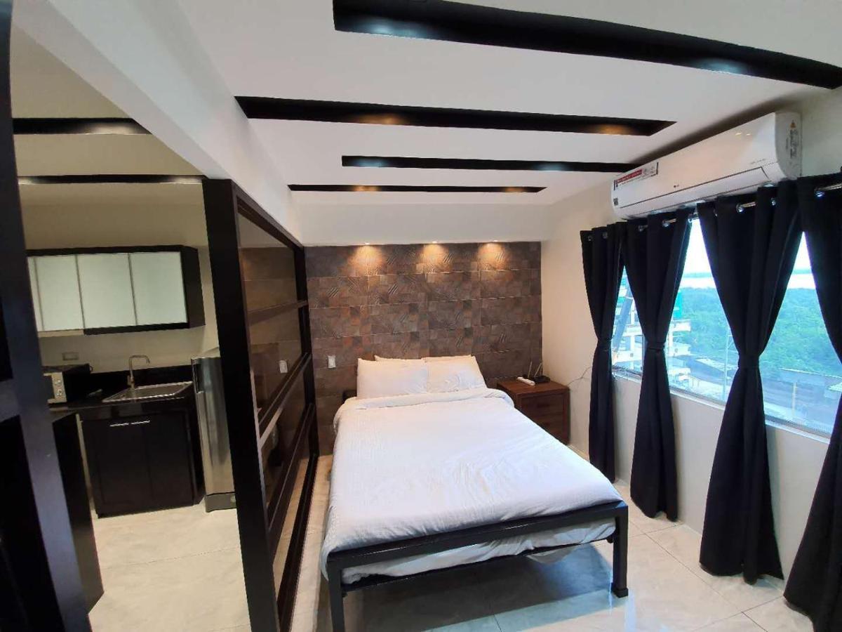Burgundy Mckinley Place Service Apartment 马尼拉 外观 照片