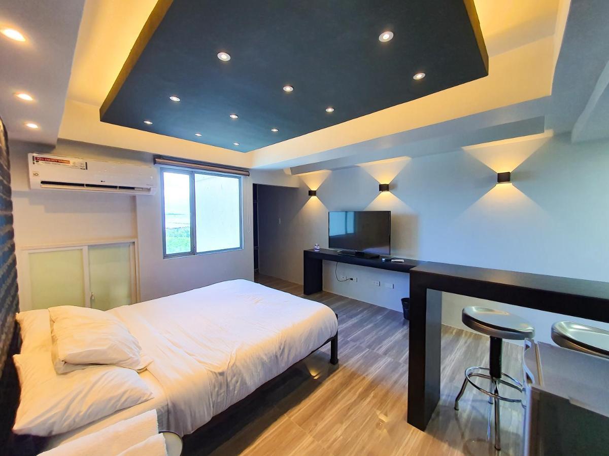 Burgundy Mckinley Place Service Apartment 马尼拉 外观 照片