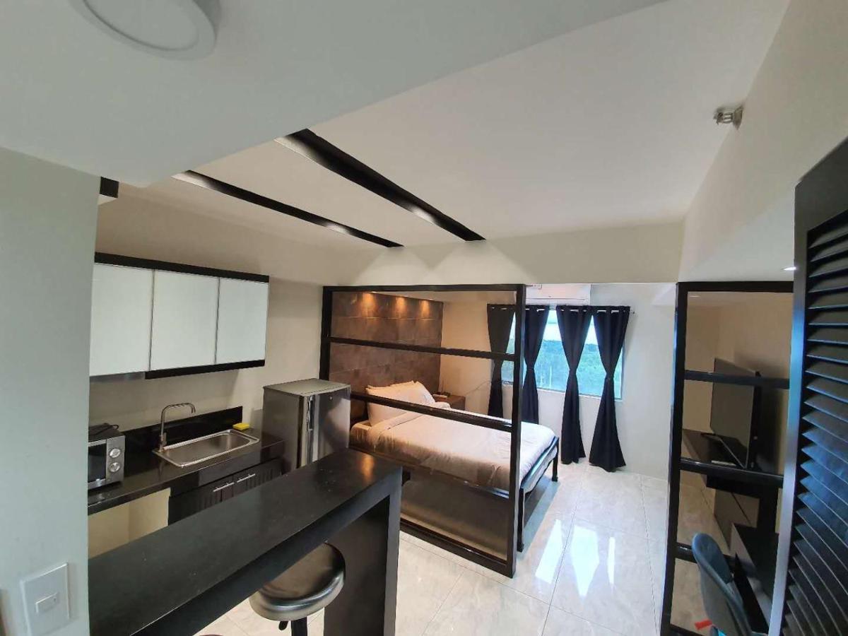 Burgundy Mckinley Place Service Apartment 马尼拉 外观 照片