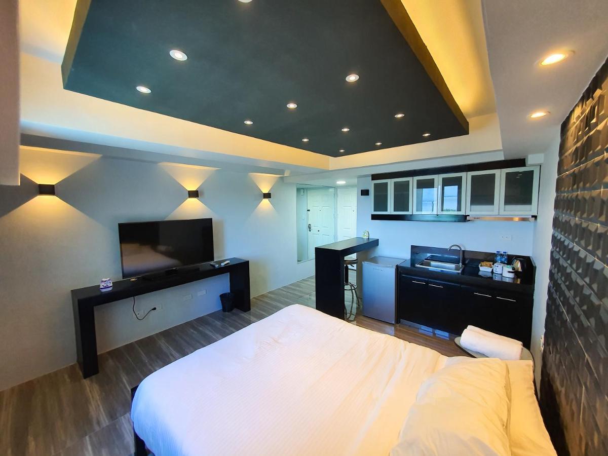 Burgundy Mckinley Place Service Apartment 马尼拉 外观 照片