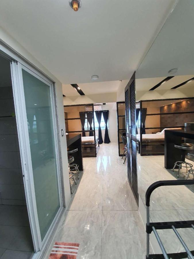 Burgundy Mckinley Place Service Apartment 马尼拉 外观 照片
