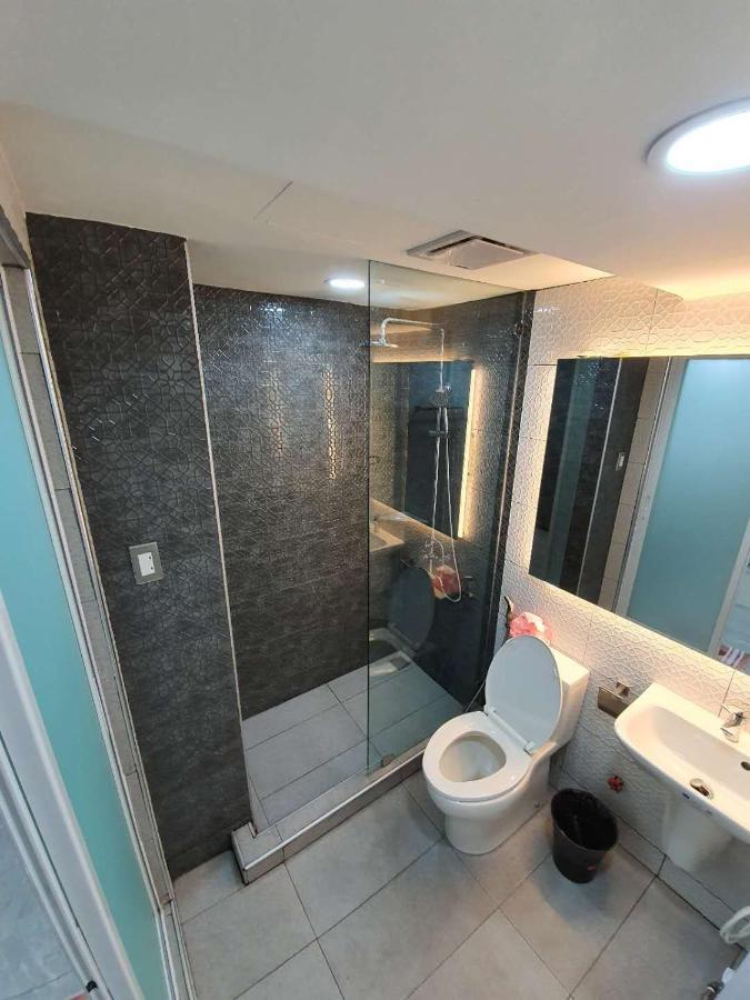 Burgundy Mckinley Place Service Apartment 马尼拉 外观 照片
