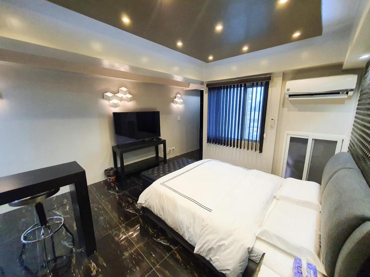 Burgundy Mckinley Place Service Apartment 马尼拉 外观 照片