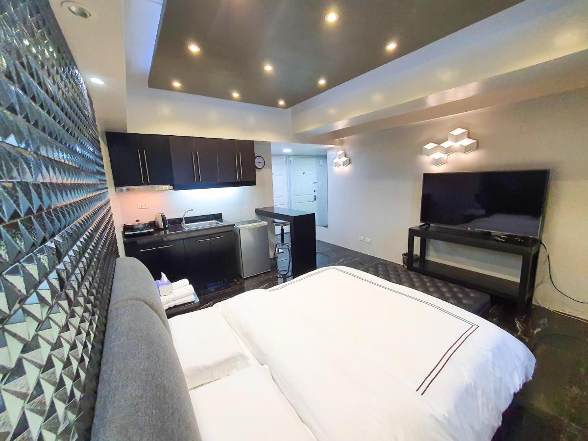 Burgundy Mckinley Place Service Apartment 马尼拉 外观 照片