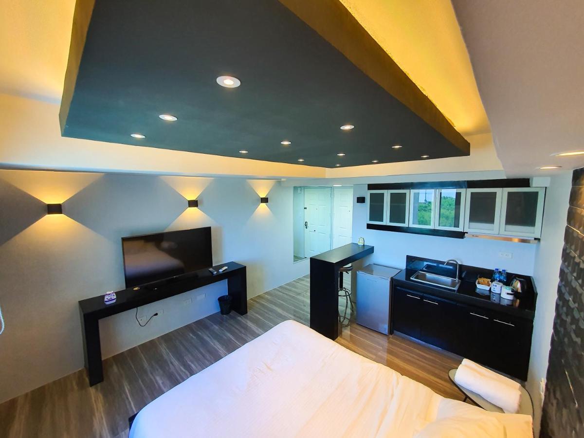 Burgundy Mckinley Place Service Apartment 马尼拉 外观 照片