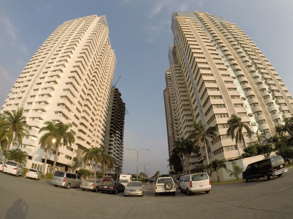 Burgundy Mckinley Place Service Apartment 马尼拉 外观 照片