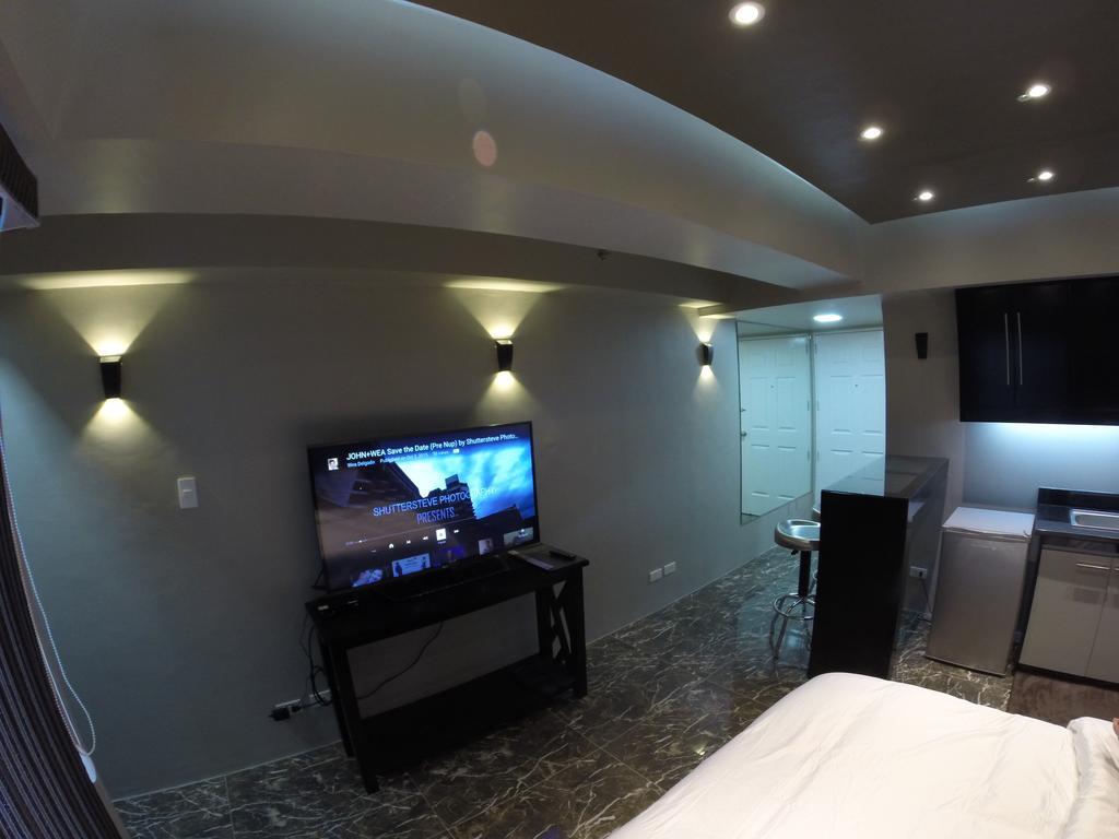 Burgundy Mckinley Place Service Apartment 马尼拉 外观 照片