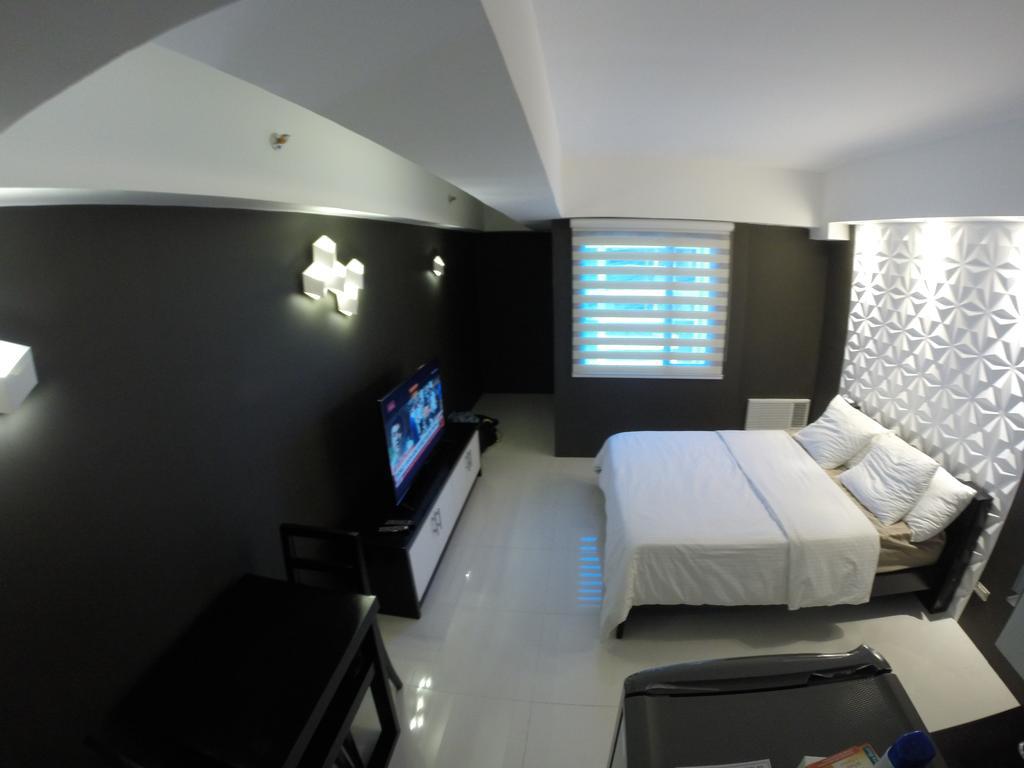 Burgundy Mckinley Place Service Apartment 马尼拉 外观 照片