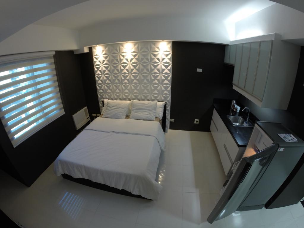 Burgundy Mckinley Place Service Apartment 马尼拉 外观 照片