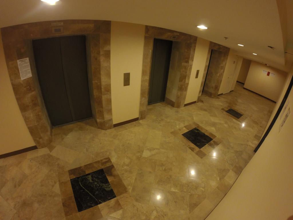 Burgundy Mckinley Place Service Apartment 马尼拉 外观 照片